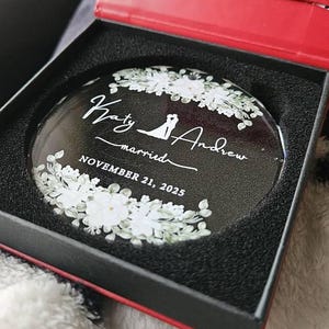 Personalized Wedding Ornament 2025: Elegant Glass Keepsake