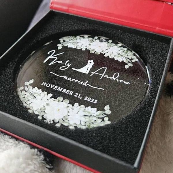 Personalized Wedding Ornament 2025: Elegant Glass Keepsake