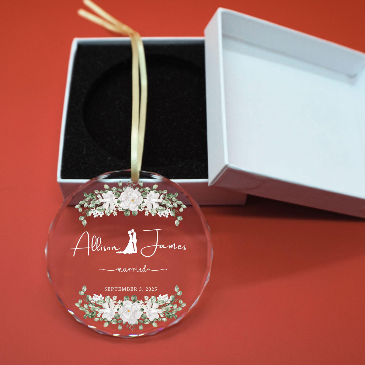 Personalized Wedding Ornament 2025: Elegant Glass Keepsake